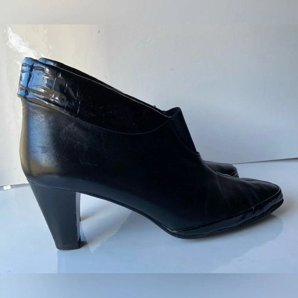 Amalfi by Rangoni Gara suede/ leather ankle heel booties Sz 10.5  B - Picture 3 of 10